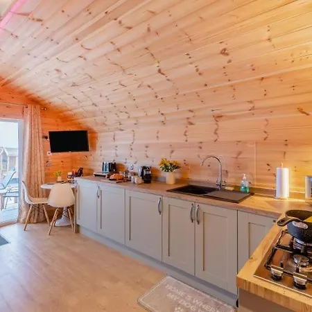 My Happy Hounds Glamping Campsite *